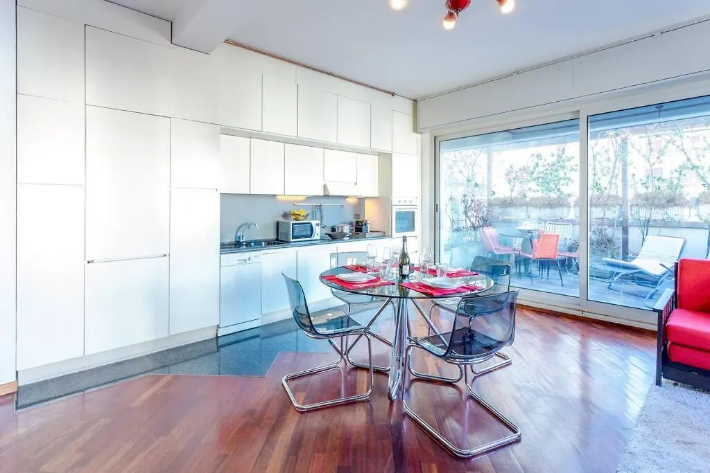 Duomo 10 Min Luxury • Terrazzo • Wi-Fi • Netflix Apartment Milan Italy