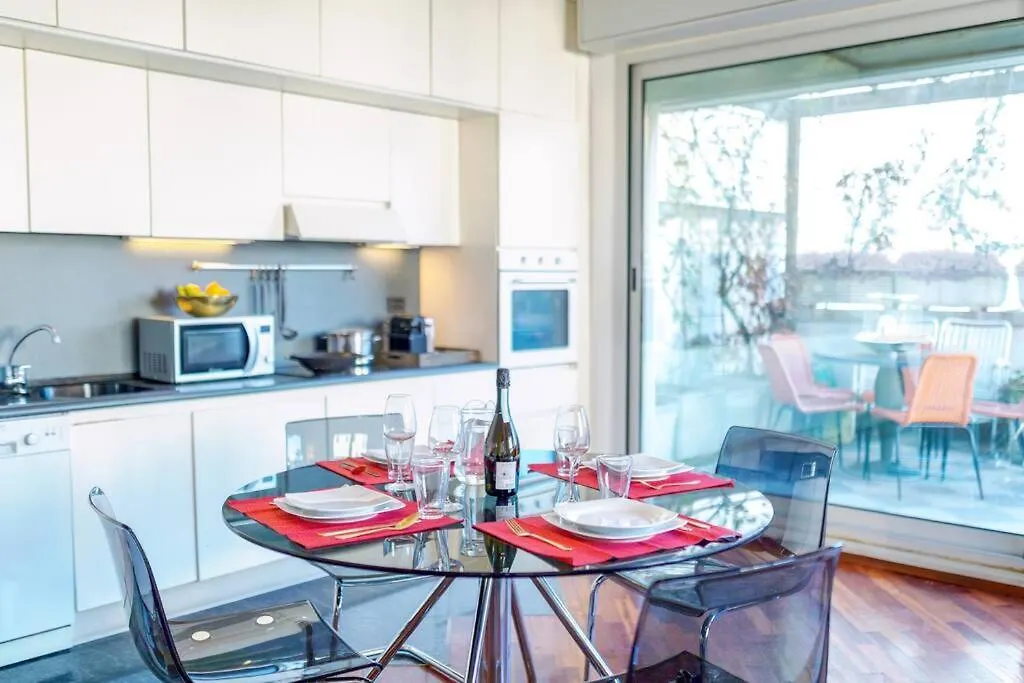 Duomo 10 Min Luxury • Terrazzo • Wi-Fi • Netflix Apartment Milan Italy